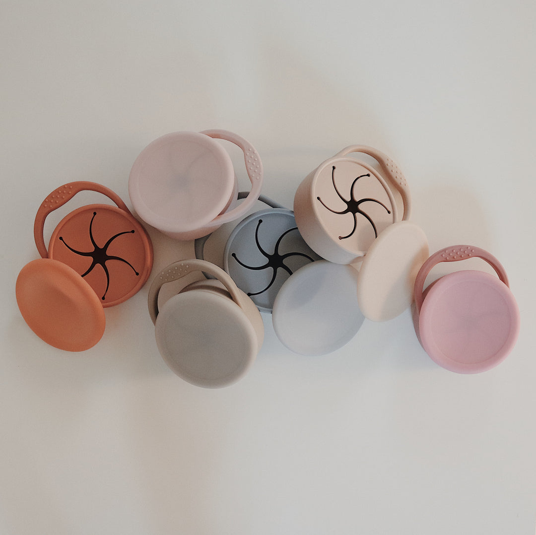 The Zip Top Silicone Baby Snack Containers are made of BPA-free platinum silicone and have an easy zip top. Discover More: www.littledaisydream.com