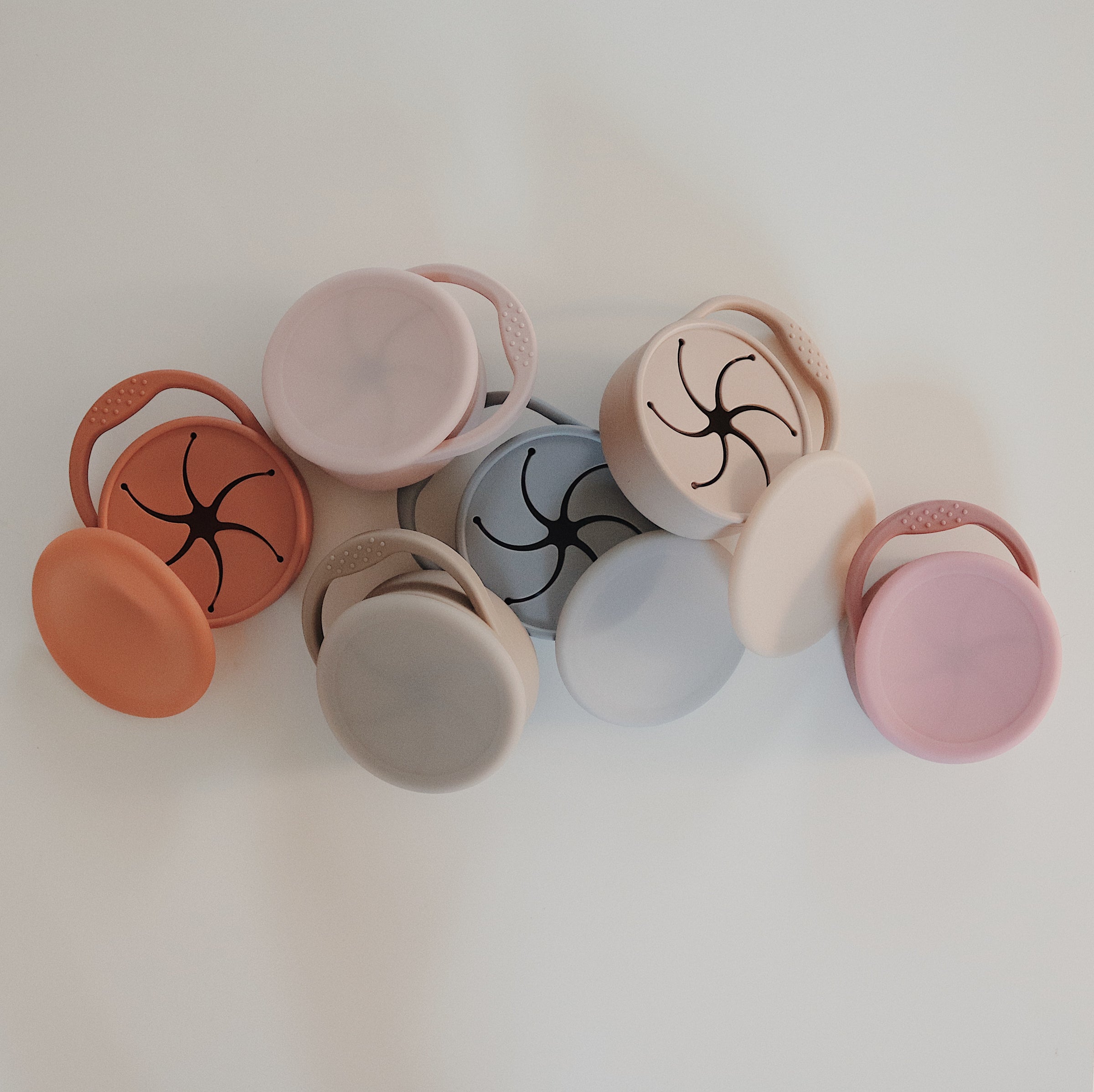 The Zip Top Silicone Baby Snack Containers are made of BPA-free platinum silicone and have an easy zip top. Discover More: www.littledaisydream.com