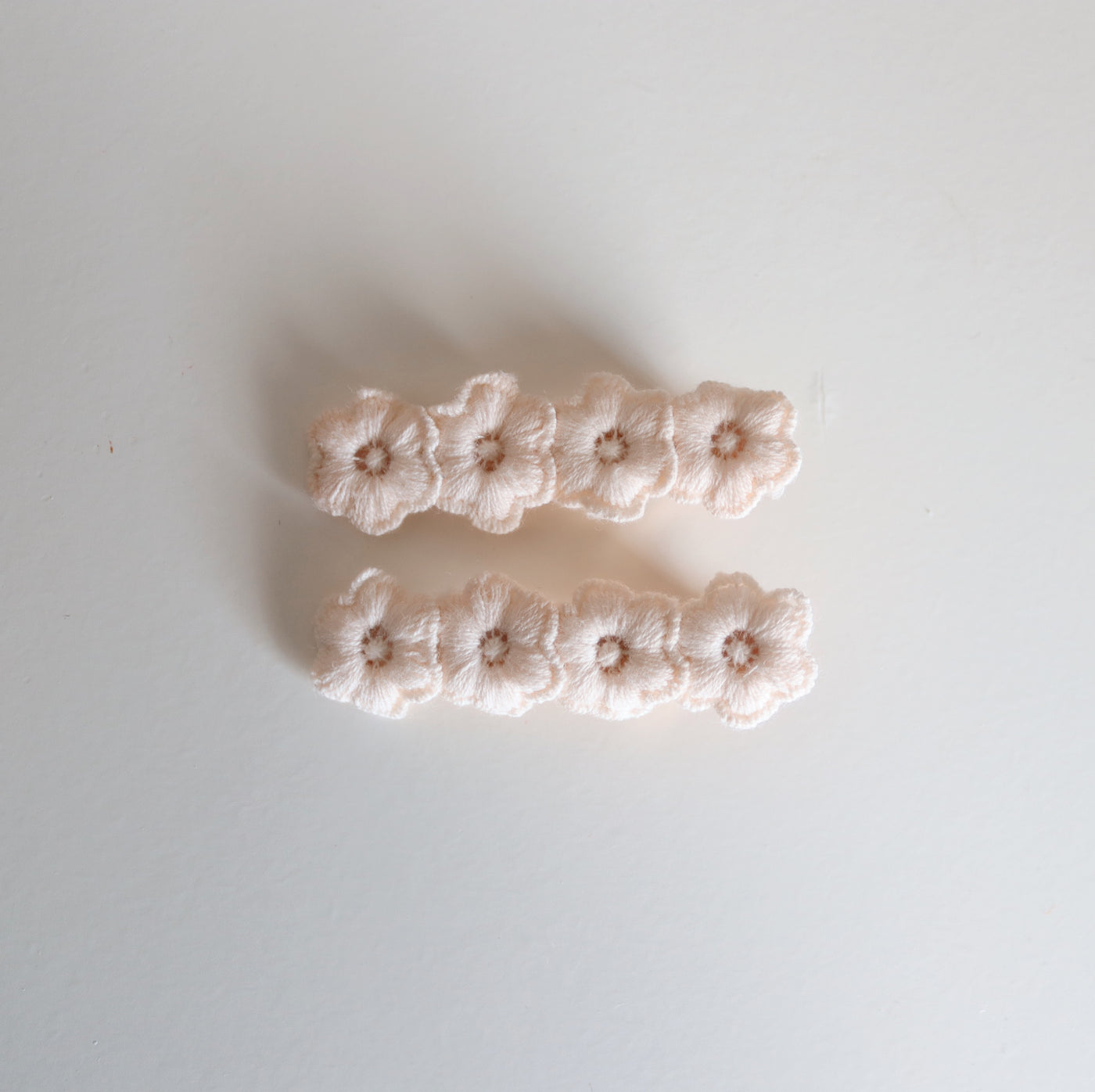 Clips / Beige Crochet Blossom